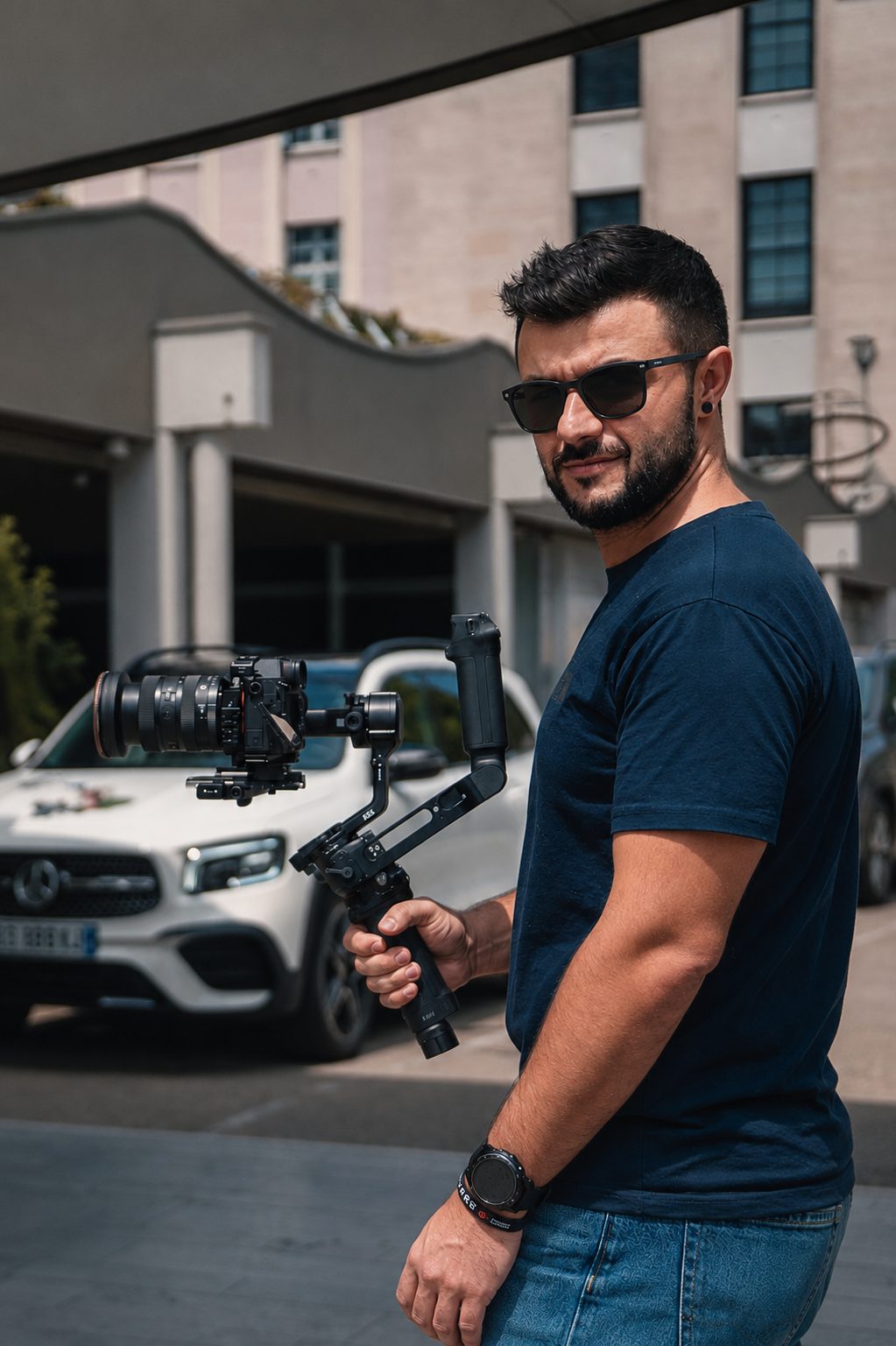 Maxime Lacrampe en tournage avec un stabilisateur Ronin